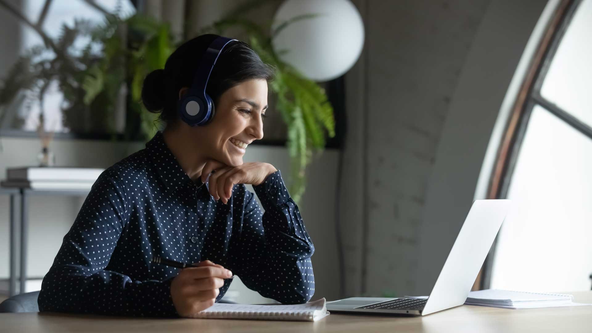 woman-tech-learning