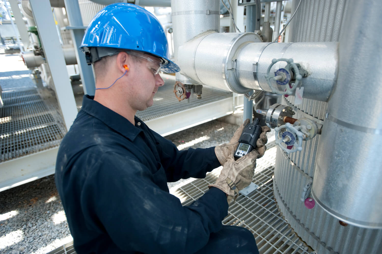 worker detecting gas valve