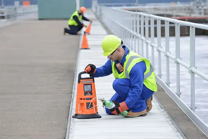 Industrial Scientific Radius® BZ1 Area Monitor Gas Detector (LEL, CO, O2, H2S) - Without Pump, UL/CSA, Calibration Cup, Manual, Hand Tool, Charging Power Supply, LENS Wireless